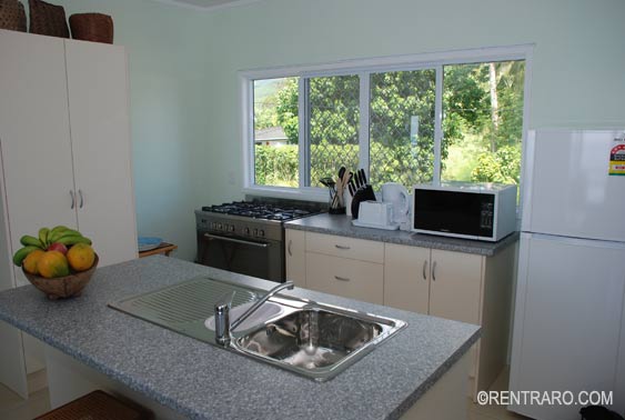 the brand new kitchen featuring a deLonghi 5 hob gas oven