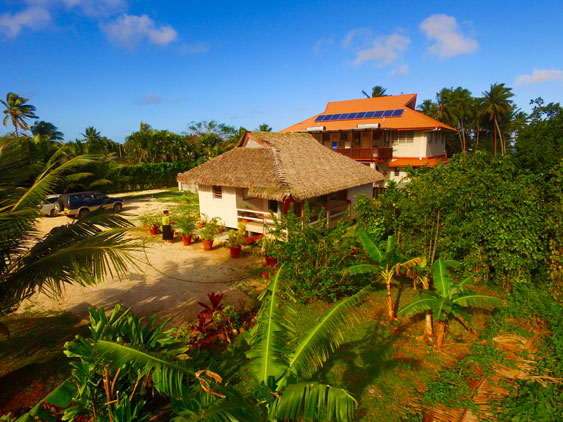 Muri Vaiarii Cottage from the bush