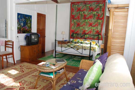 queen bed with traditional tivaivai quilting