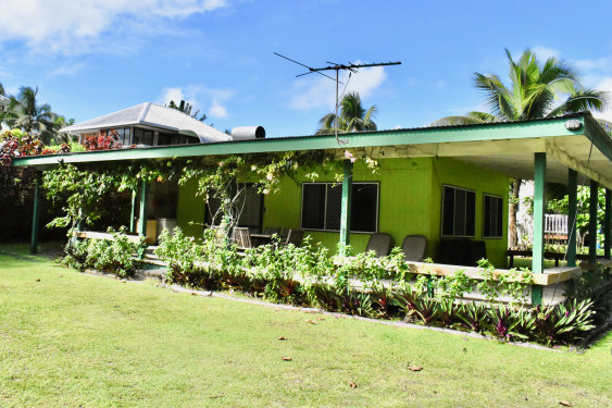 Tuteveras' Arms, a large spacious studio